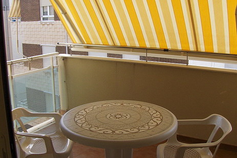 TERRAZA CON TOLDO